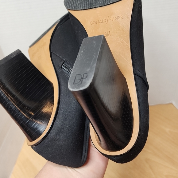 Donald J Pliner Verie Pointed Toe Ankle Black Booties Shooties Size 8M - Picture 4 of 15